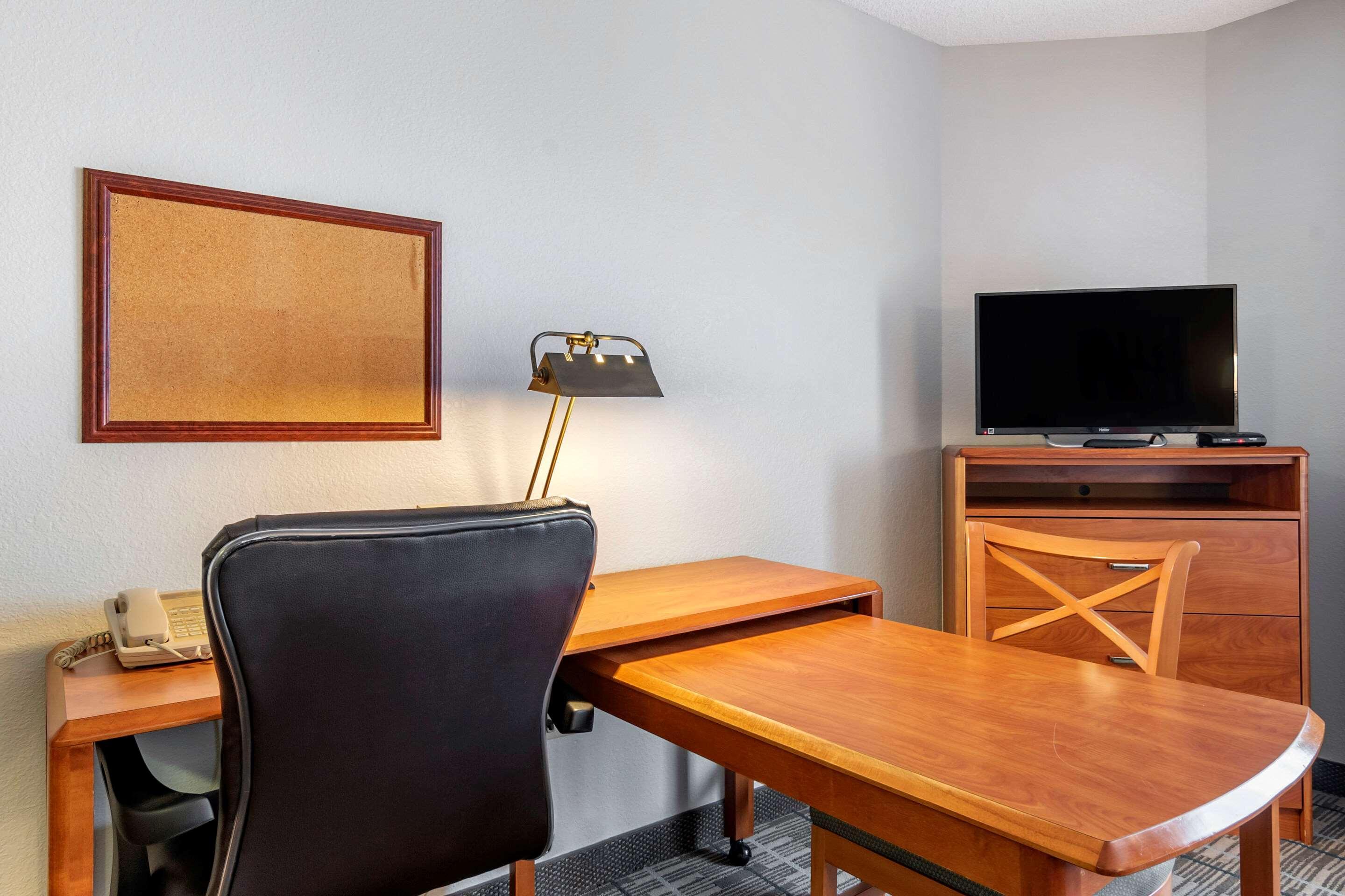 Mainstay Suites Emporia Εξωτερικό φωτογραφία